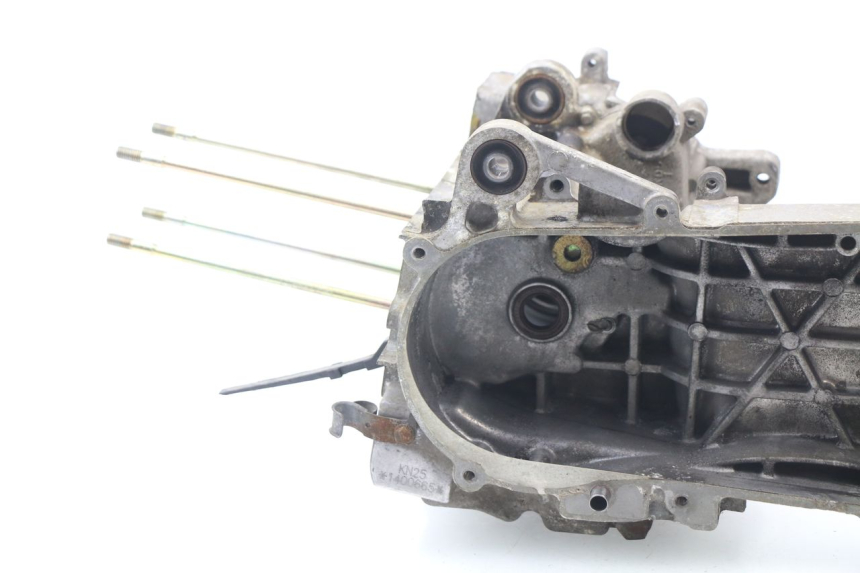 photo de CARTER INFERIOR DO MOTOR KYMCO AGILITY 125 (2005 - 2010) - Outro ângulo de visão