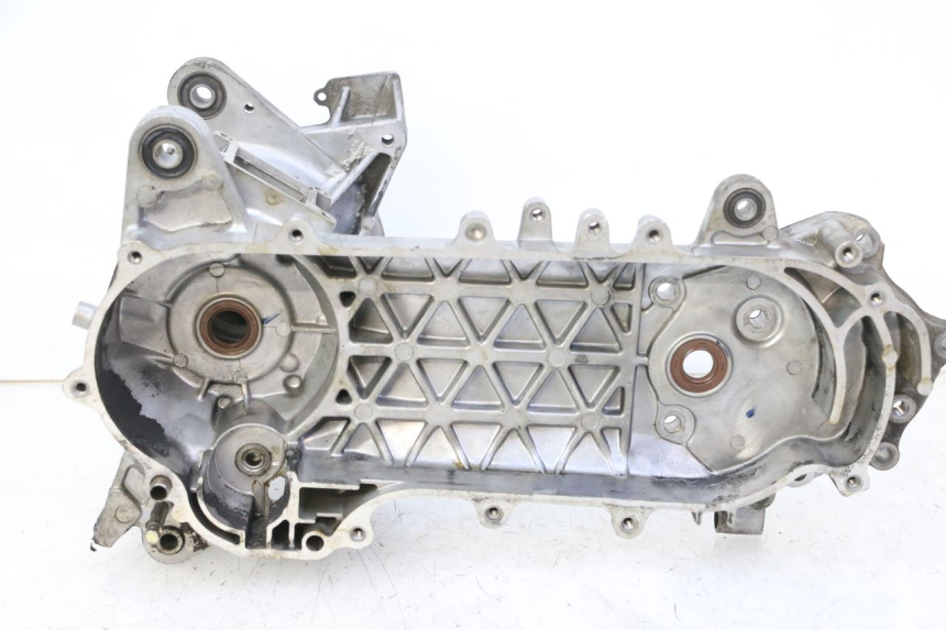 photo de CARTER INFERIOR DO MOTOR KYMCO AGILITY NAKED RENOUVO 2T 50 (2011 - 2018) - Vista principal