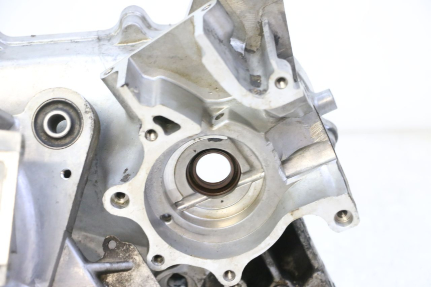 photo de CARTER INFERIOR DO MOTOR KYMCO AGILITY NAKED RENOUVO 2T 50 (2011 - 2018) - Vista de perto