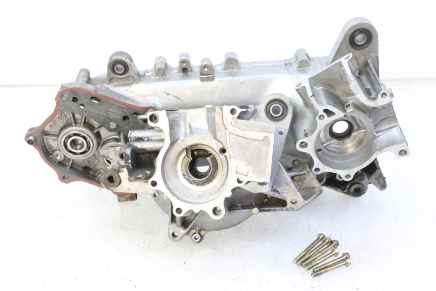 photo de CARTER INFERIOR DO MOTOR KYMCO AGILITY NAKED RENOUVO 2T 50 (2011 - 2018) - Inspeção visual