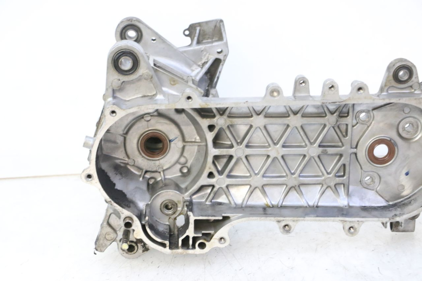 photo de CARTER INFERIOR DO MOTOR KYMCO AGILITY NAKED RENOUVO 2T 50 (2011 - 2018) - Ampliação técnica