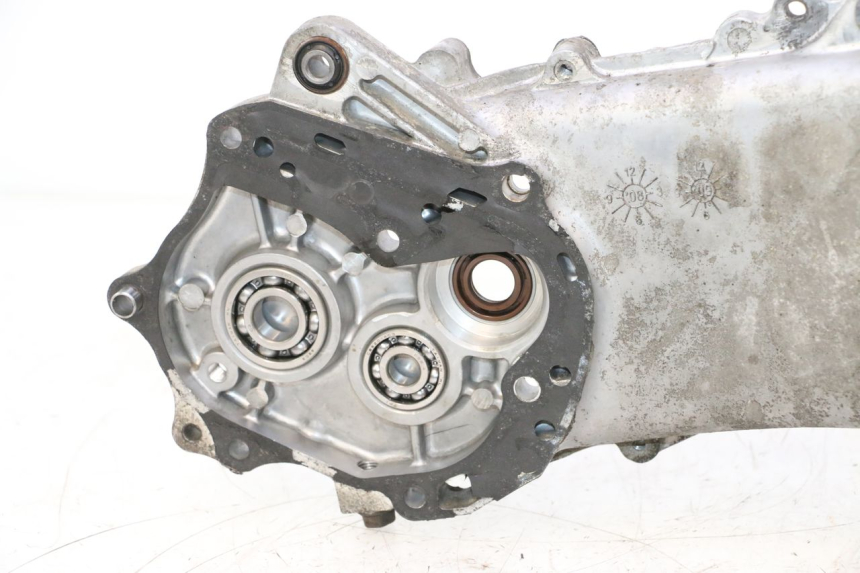 photo de CARTER INFERIOR DO MOTOR KYMCO AGILITY PREMIUM 50 (2007 - 2010) - Vista de perto