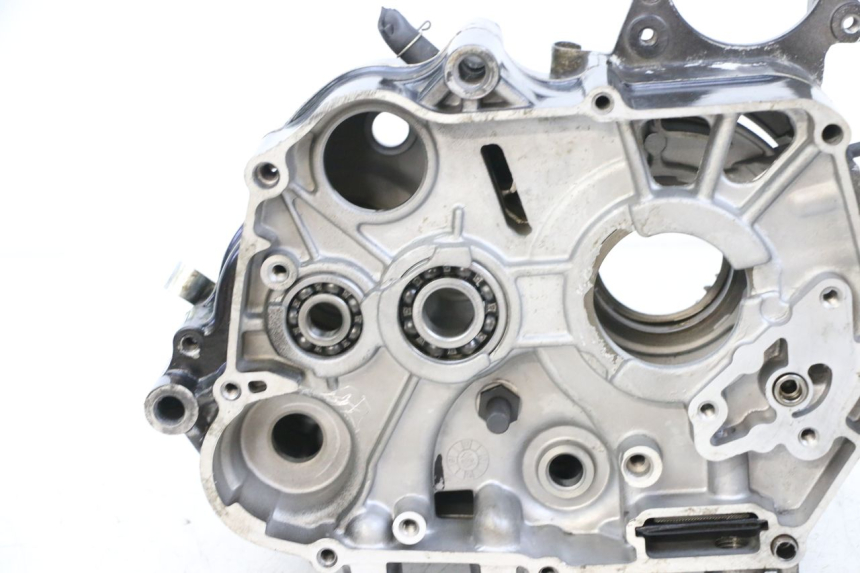 photo de CARTER INFERIOR DO MOTOR MAG POWER BOMBERS 4T 50 (2016 - 2026) - Detalhes característicos