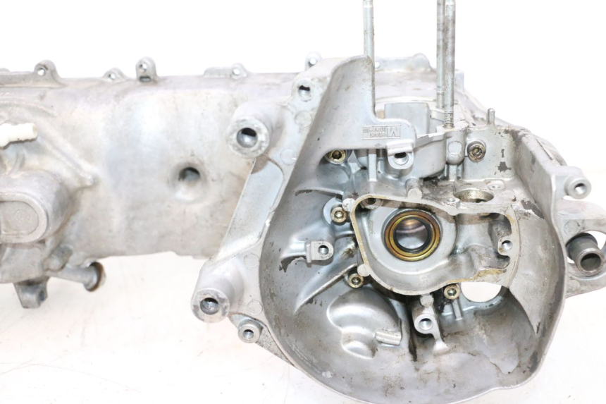 photo de CARCAÇA INFERIOR DO MOTOR MBK BOOSTER ROCKET 50 (2004 - 2016) - Detalhes característicos
