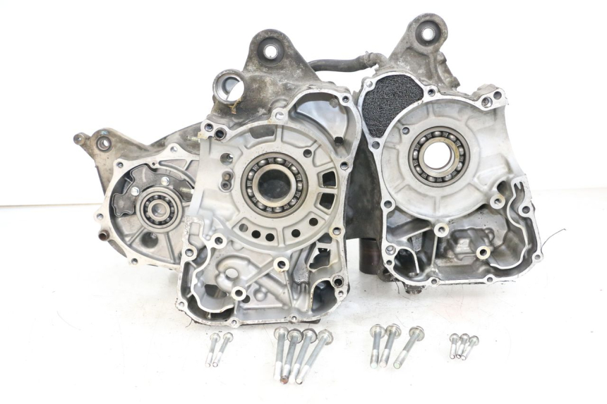 photo de CARCAÇA INFERIOR DO MOTOR SUZUKI BURGMAN 125 (2007 - 2014) - Detalhe da peça