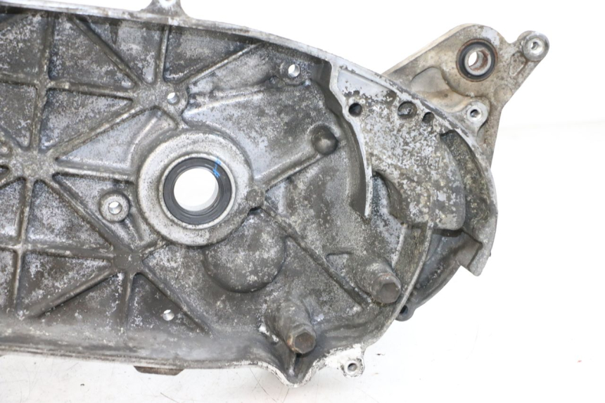 photo de CARCAÇA INFERIOR DO MOTOR SUZUKI BURGMAN 125 (2007 - 2014) - Pontos de fixação