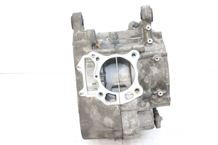 photo de CARCAÇA INFERIOR DO MOTOR SUZUKI BURGMAN 125 (2007 - 2014) - Estado da superfície