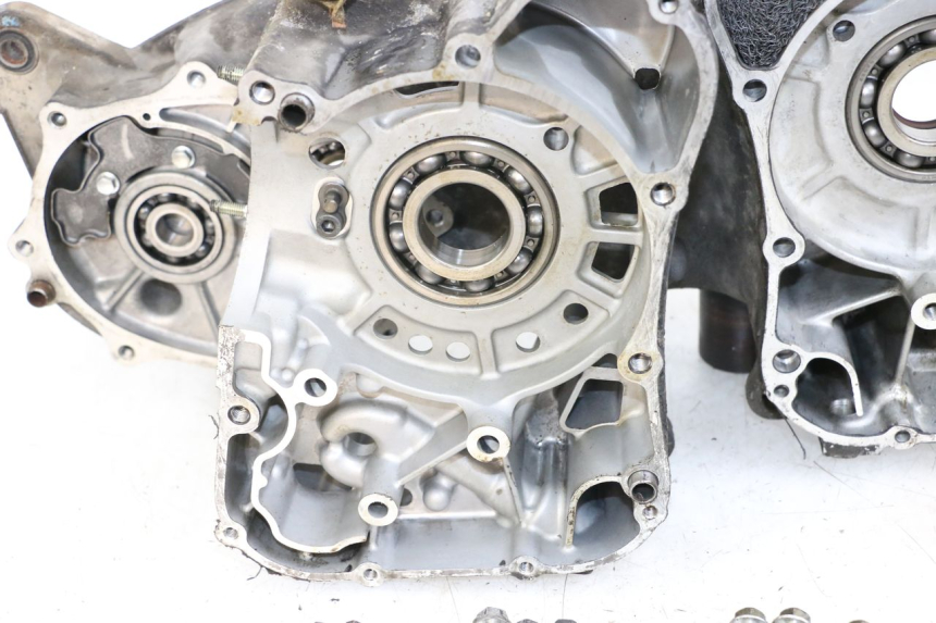 photo de CARCAÇA INFERIOR DO MOTOR SUZUKI BURGMAN 125 (2007 - 2014) - Marcações e referências