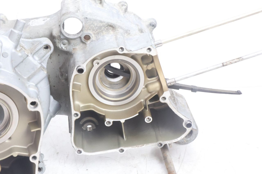 photo de CARCAÇA INFERIOR DO MOTOR YAMAHA BW'S BWS 125 (2010 - 2013) - Marcações e referências