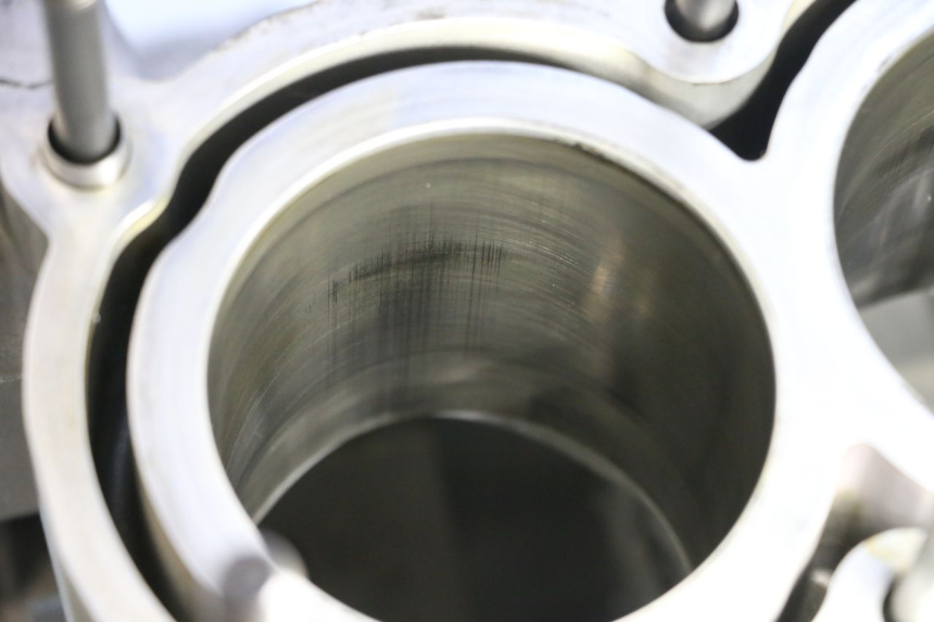 photo de CARTER INFERIOR DO MOTOR BMW C SPORT 650 (2015 - 2021) - Outro ângulo de visão