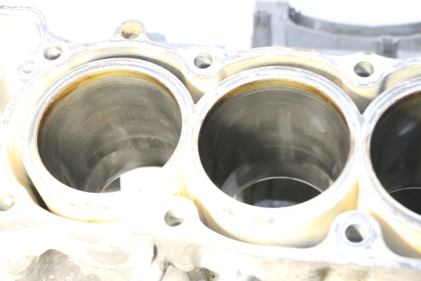 photo de CARTER INFERIOR DO MOTOR HONDA CBR RR FIREBLADE 900 (1992 - 1994) - Detalhes característicos