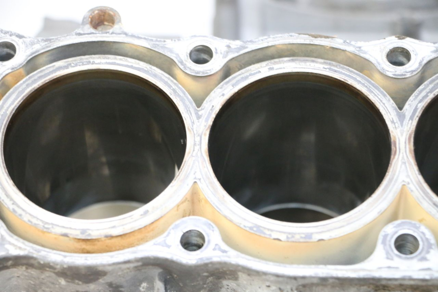 photo de CARTER INFERIOR DO MOTOR HONDA CBR RR FIREBLADE 900 (1992 - 1994) - Vista de perto