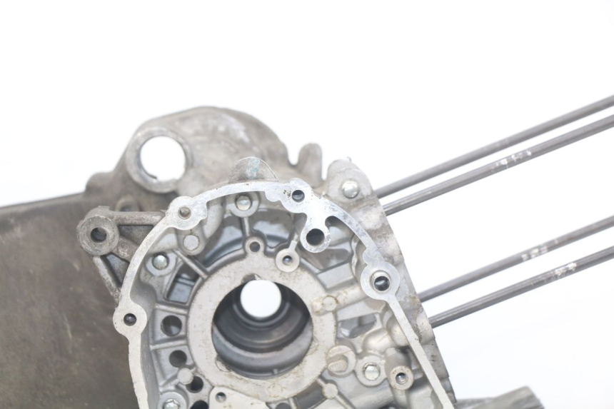 photo de CARTER INFERIOR DO MOTOR PEUGEOT CITYSTAR 125 (2011 - 2017) - Detalhes característicos