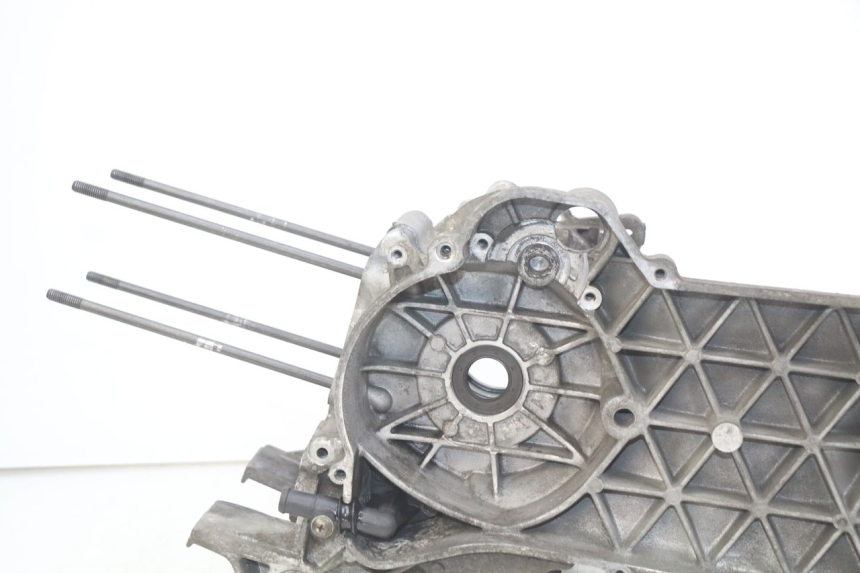 photo de CARTER INFERIOR DO MOTOR PEUGEOT CITYSTAR 125 (2011 - 2017) - Estado da superfície