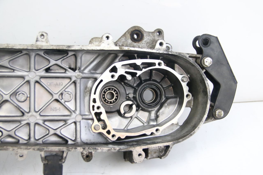 photo de CARTER INFERIOR DO MOTOR PEUGEOT CITYSTAR 50 (2013 - 2017) - Ângulo alternativo