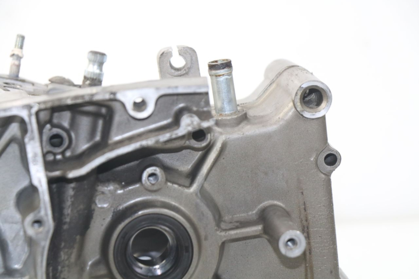 photo de CARTER INFERIOR DO MOTOR HYOSUNG COMET GTR 125 (2007 - 2014) - Estado da superfície
