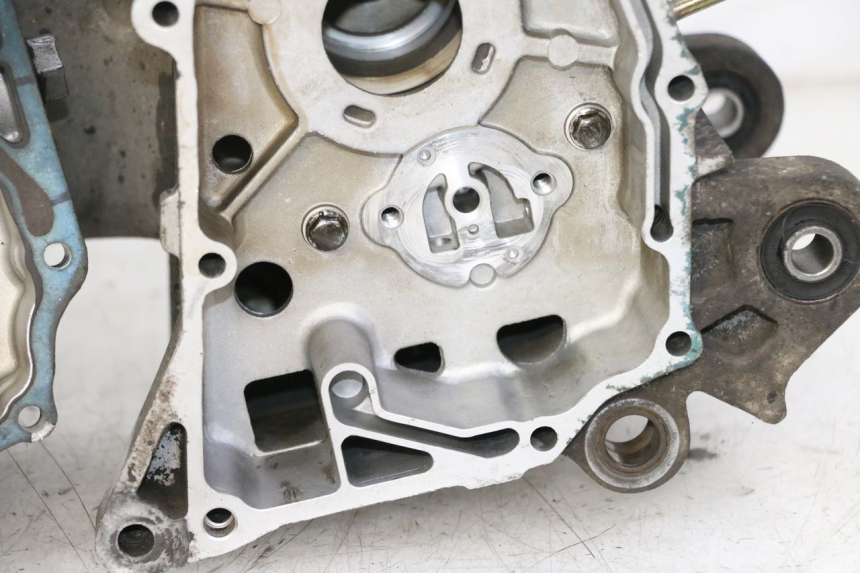 photo de CARTER INFERIOR DO MOTOR SYM CROX 4T 50 (2016 - 2023) - Vista de perfil