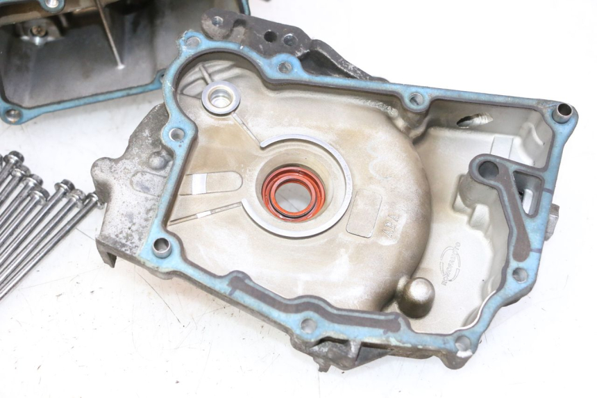 photo de CARTER INFERIOR DO MOTOR SYM CROX 4T 50 (2016 - 2023) - Ampliação técnica
