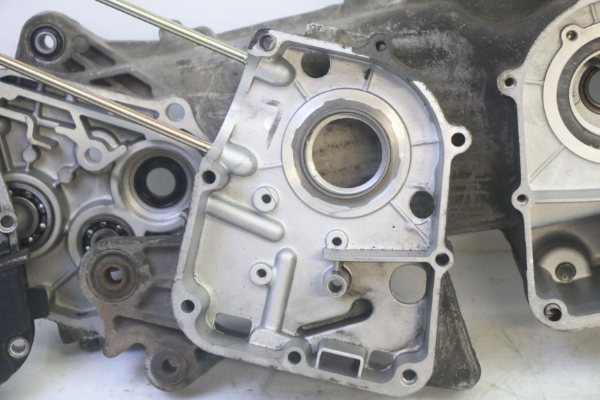 photo de CARTER INFERIOR DO MOTOR LONGJIA DIGITA 4T 50 (2019 - 2022) - Detalhes característicos