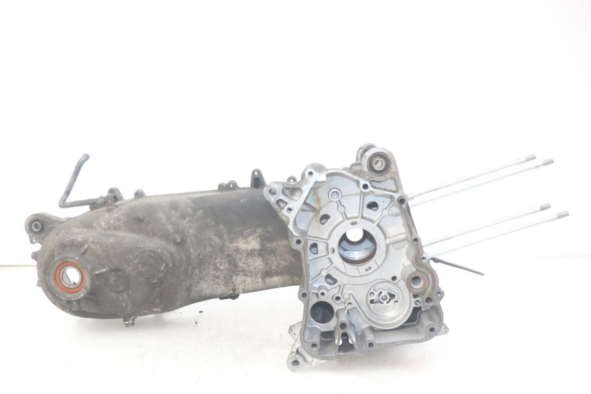 photo de CARTER INFERIOR DO MOTOR KYMCO DINK STREET 125 (2009 - 2014) - Detalhes característicos
