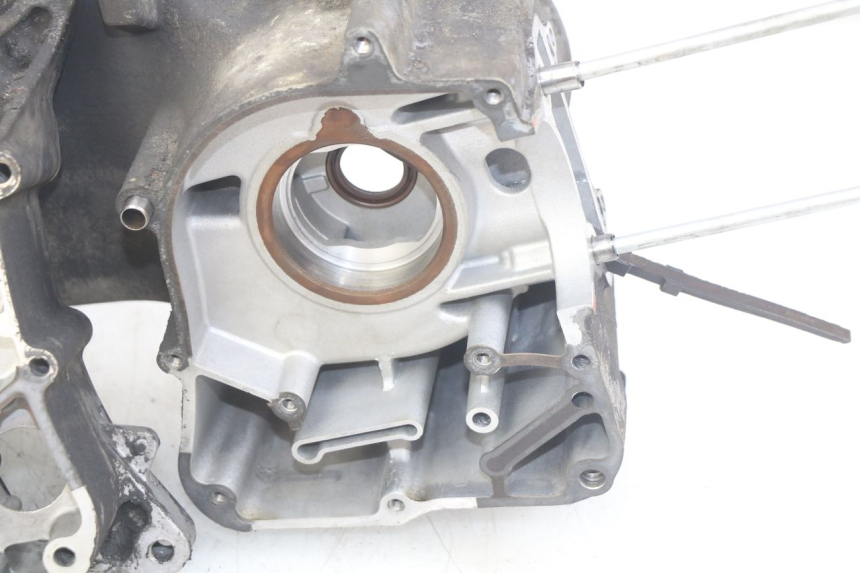 photo de CARTER INFERIOR DO MOTOR KYMCO DINK STREET 125 (2009 - 2014) - Vista de perto