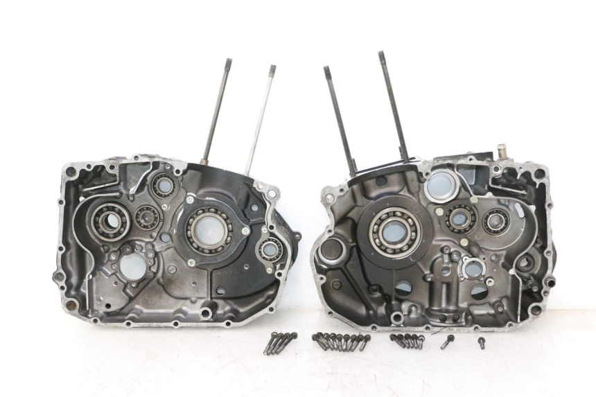 photo de CARCAÇA INFERIOR DO MOTOR SUZUKI DR S 600 (1985 - 1989) - Detalhe da peça