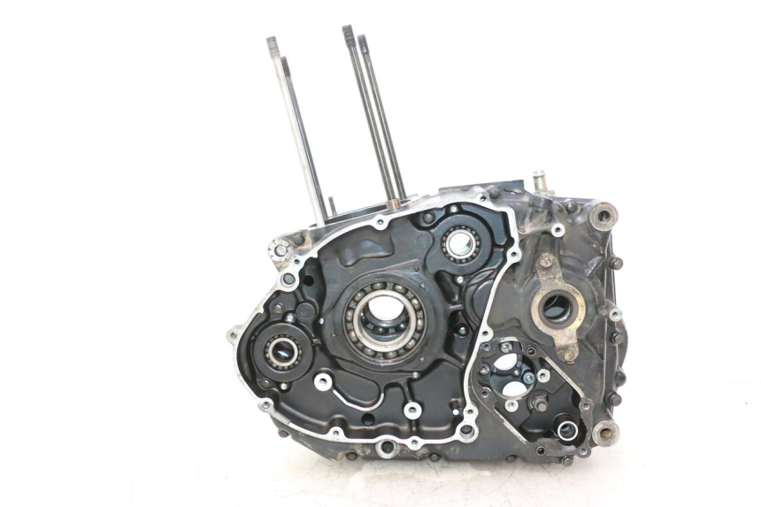 photo de CARCAÇA INFERIOR DO MOTOR SUZUKI DR S 600 (1985 - 1989) - Vista de perto