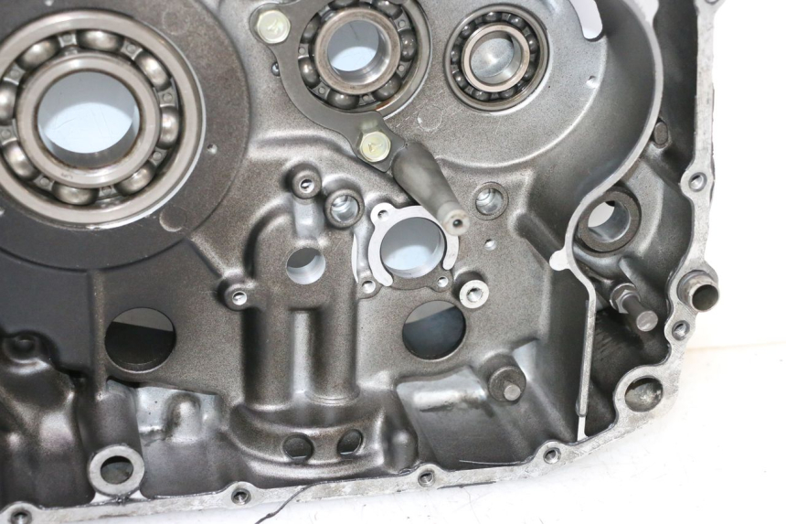 photo de CARCAÇA INFERIOR DO MOTOR SUZUKI DR S 600 (1985 - 1989) - Vista de perfil