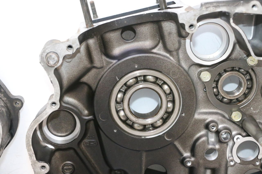 photo de CARCAÇA INFERIOR DO MOTOR SUZUKI DR S 600 (1985 - 1989) - Detalhe da peça