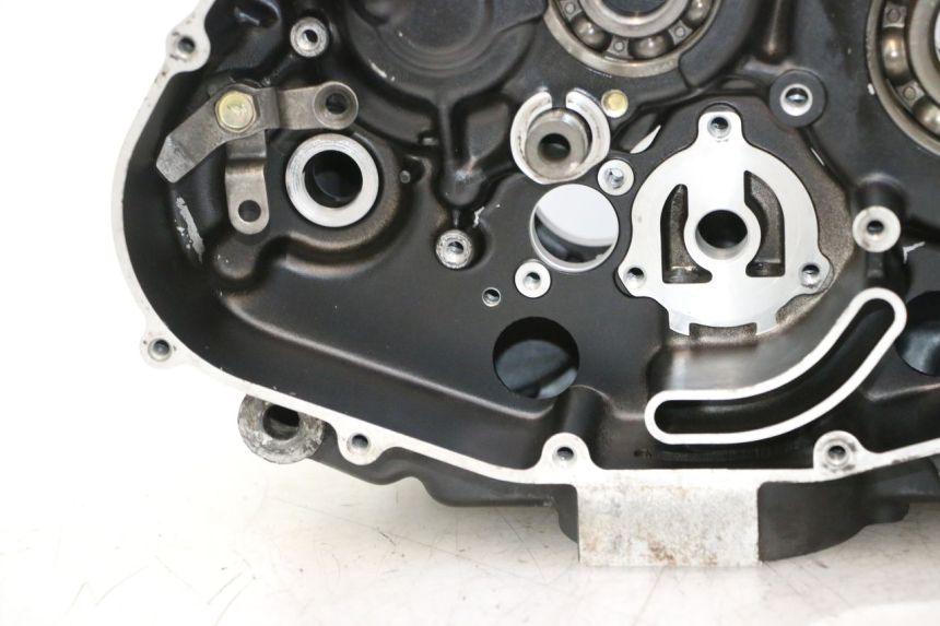 photo de CARCAÇA INFERIOR DO MOTOR SUZUKI DR S 600 (1985 - 1989) - Pontos de fixação