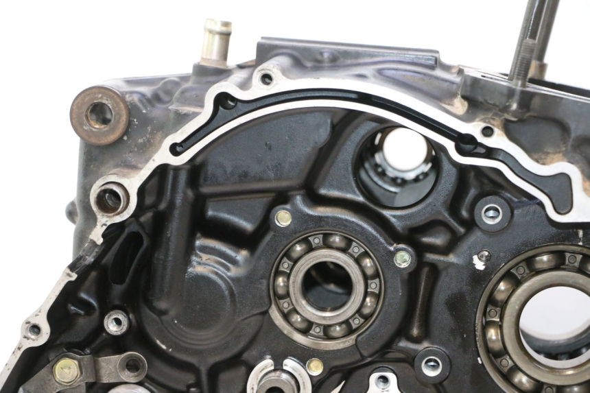 photo de CARCAÇA INFERIOR DO MOTOR SUZUKI DR S 600 (1985 - 1989) - Estado da superfície