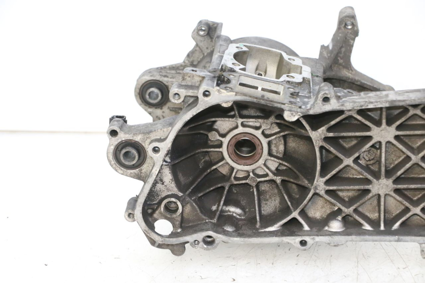 photo de CARTER INFERIOR DO MOTOR PEUGEOT ELYSTAR 50 (2002 - 2014) - Vista de perto