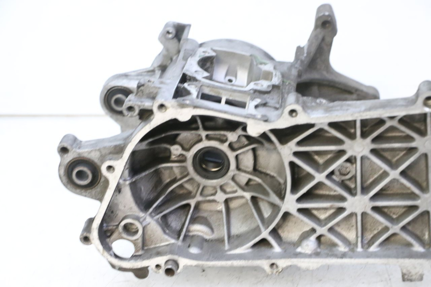 photo de CARTER INFERIOR DO MOTOR PEUGEOT ELYSTAR 50 (2002 - 2014) - Marcações e referências