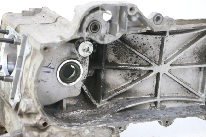 photo de CARCAÇA INFERIOR DO MOTOR JM MOTORS F45i 4T 50 (2020 - 2023) - Marcações e referências