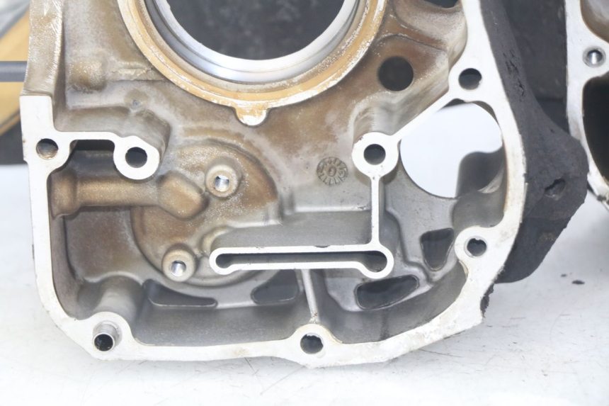 photo de CARTER INFERIOR DO MOTOR HONDA FES S-WING SWING ABS 125 (2007 - 2015) - Ampliação dos componentes