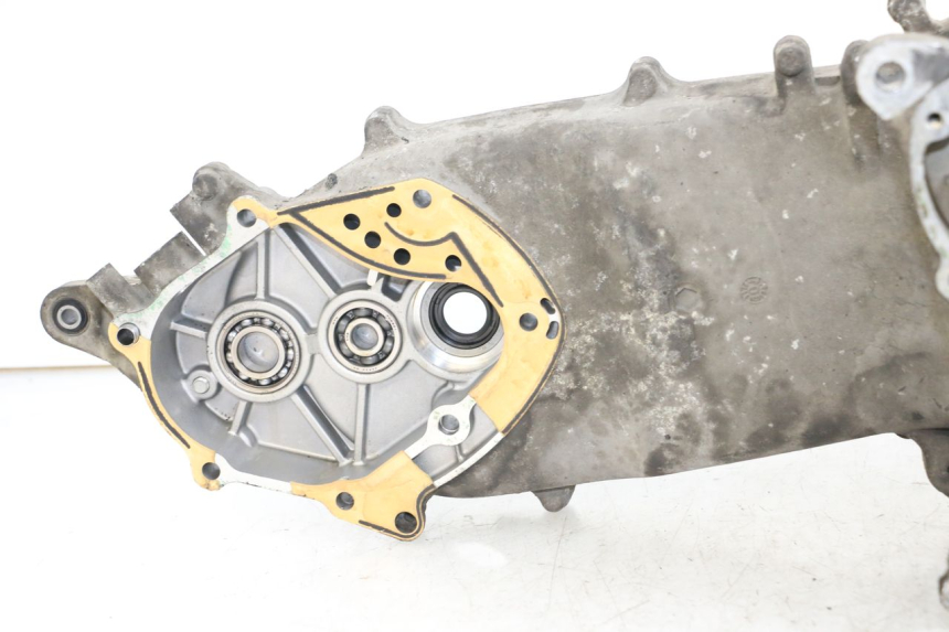 photo de CARTER INFERIOR DO MOTOR HONDA FES S-WING SWING ABS 125 (2007 - 2015) - Ampliação dos componentes