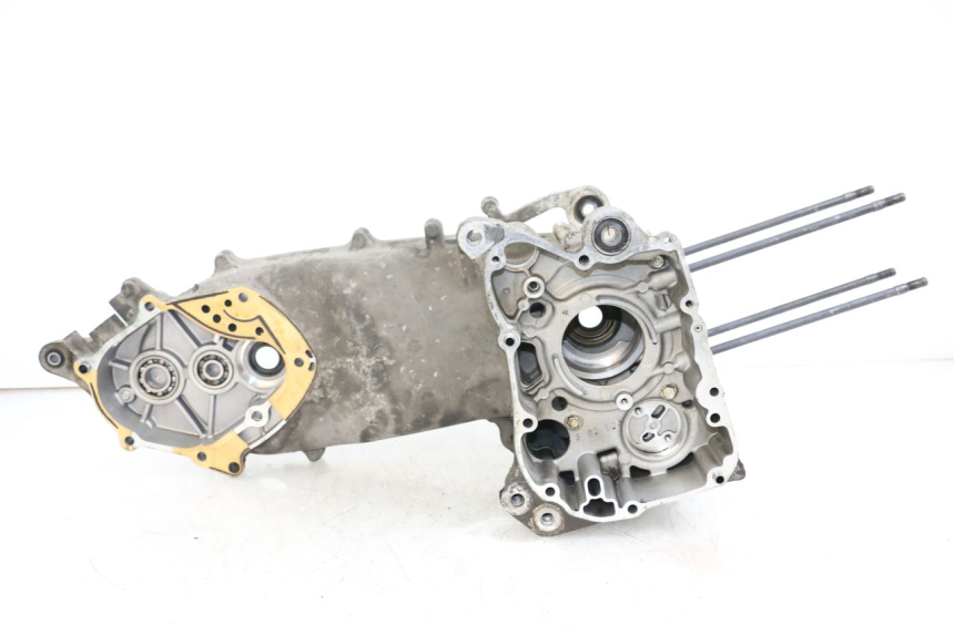 photo de CARTER INFERIOR DO MOTOR HONDA FES S-WING SWING ABS 125 (2007 - 2015) - Vista de perto