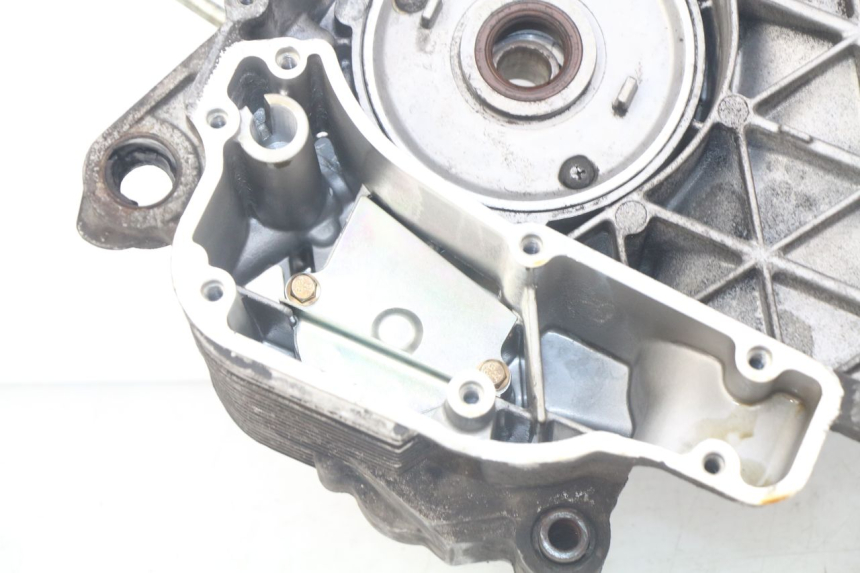 photo de CARTER INFERIOR DO MOTOR PIAGGIO FLY 125 (2005 - 2012) - Vista de perto