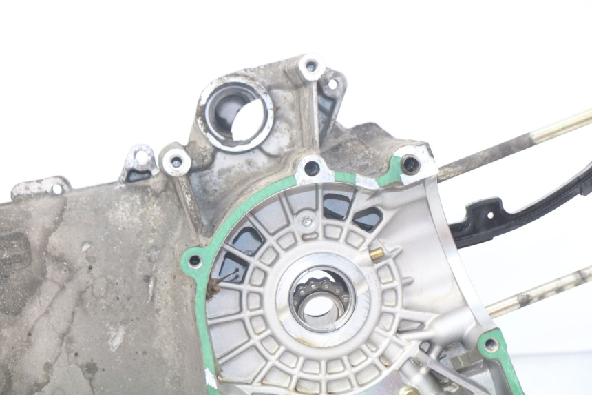 photo de CARTER INFERIOR DO MOTOR PIAGGIO FLY 125 (2005 - 2012) - Estado da superfície