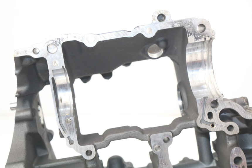 photo de CARCAÇA INFERIOR DO MOTOR YAMAHA FZ8 800 (2010 - 2016) - Inspeção visual