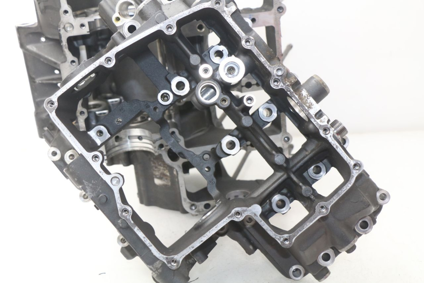 photo de CARCAÇA INFERIOR DO MOTOR YAMAHA FZ8 800 (2010 - 2016) - Zoom do estado de desgaste