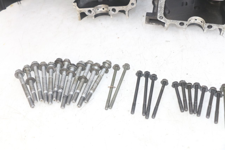 photo de CARTER INFERIOR DO MOTOR YAMAHA FZS FAZER 600 (1998 - 2001) - Ampliação técnica