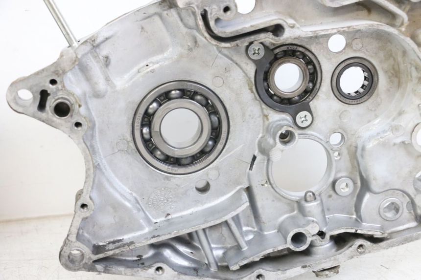 photo de CARTER INFERIOR DO MOTOR HYOSUNG GF 125 (2001 - 2005) - Vista de perto