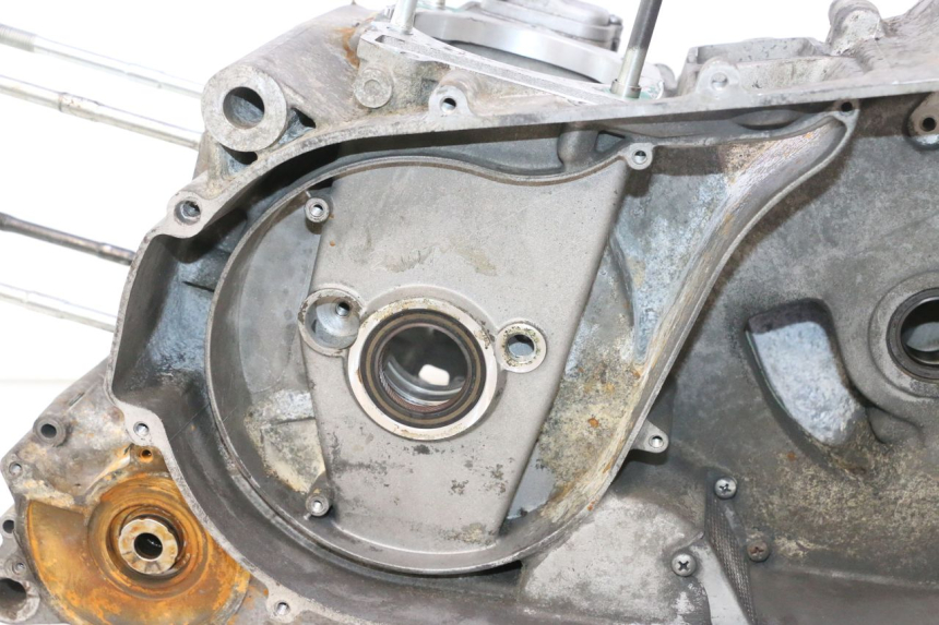 photo de CARTER INFERIOR DO MOTOR GILERA GP 800 (2007 - 2013) - Pontos de fixação