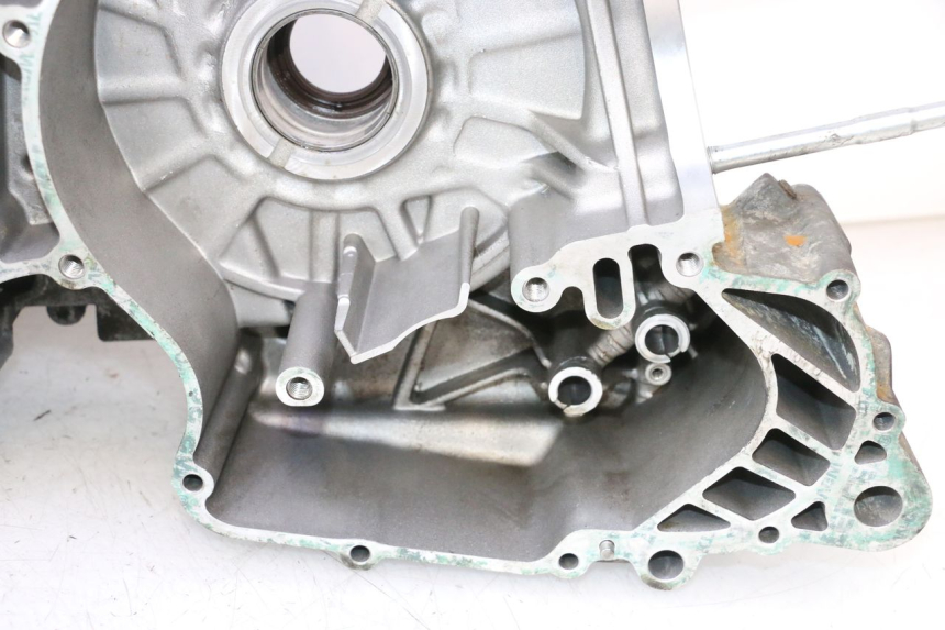 photo de CARTER INFERIOR DO MOTOR GILERA GP 800 (2007 - 2013) - Marcações e referências