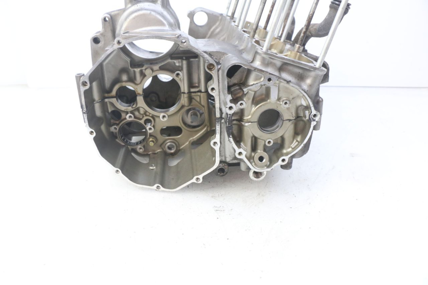 photo de CARTER INFERIOR DO MOTOR SUZUKI GSF S BANDIT 600 (2000 - 2004) - Vista de perto
