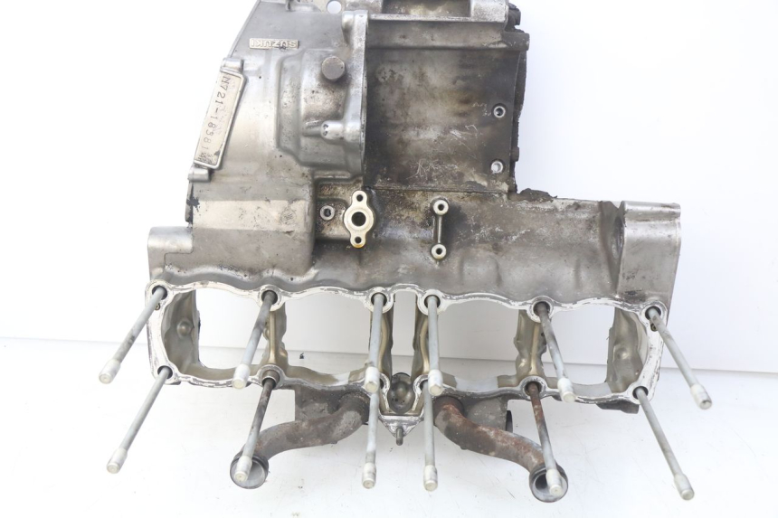 photo de CARTER INFERIOR DO MOTOR SUZUKI GSF S BANDIT 600 (2000 - 2004) - Zoom do estado de desgaste