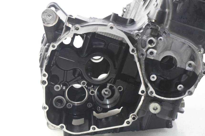 photo de CARCAÇA INFERIOR DO MOTOR SUZUKI GSR 600 (2005 - 2012) - Detalhes característicos