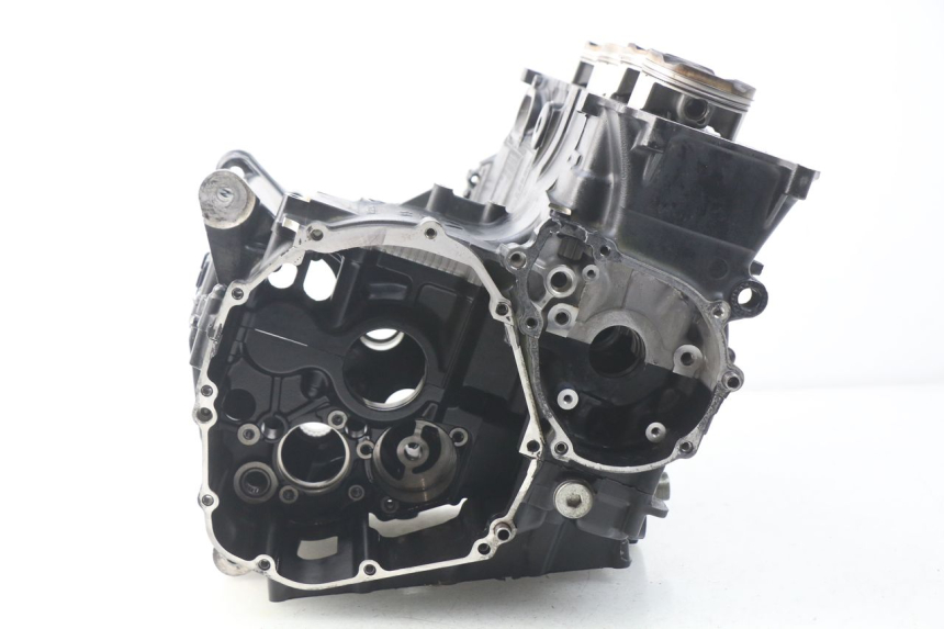 photo de CARCAÇA INFERIOR DO MOTOR SUZUKI GSR 600 (2005 - 2012) - Vista de perto