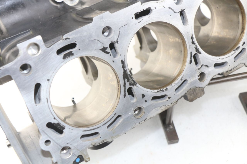 photo de CARCAÇA INFERIOR DO MOTOR SUZUKI GSR 600 (2005 - 2012) - Zoom de qualidade
